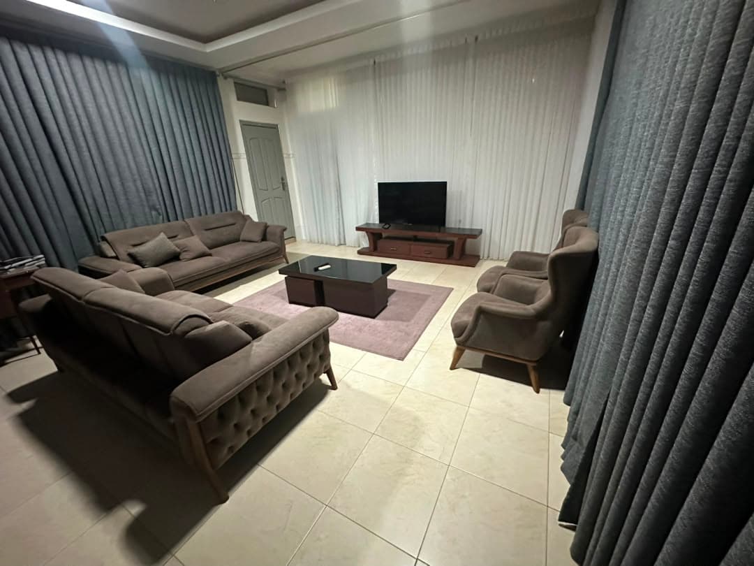 The Executive Lounge Gallery 6